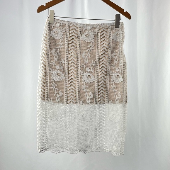 NWT J.O.A. Lace Pencil Skirt in White Size Medium‎ - Picture 1 of 5